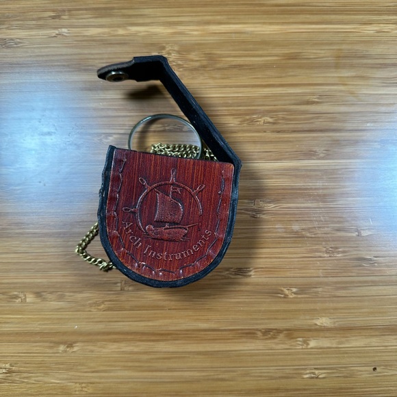 Gold Pendant Magnifying Necklace/ Monocle with case - Picture 2 of 4